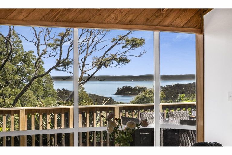 Photo of property in 17 Scenic Drive, Titirangi, Auckland, 0604