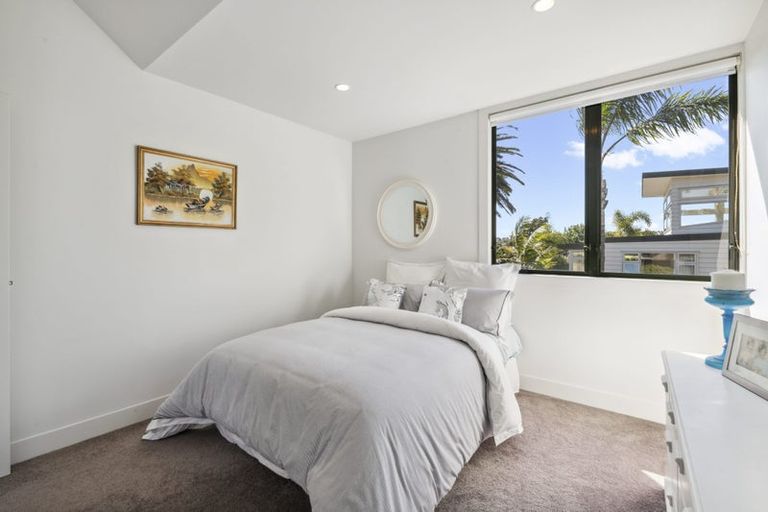 Photo of property in 2/2 The Esplanade, Campbells Bay, Auckland, 0630