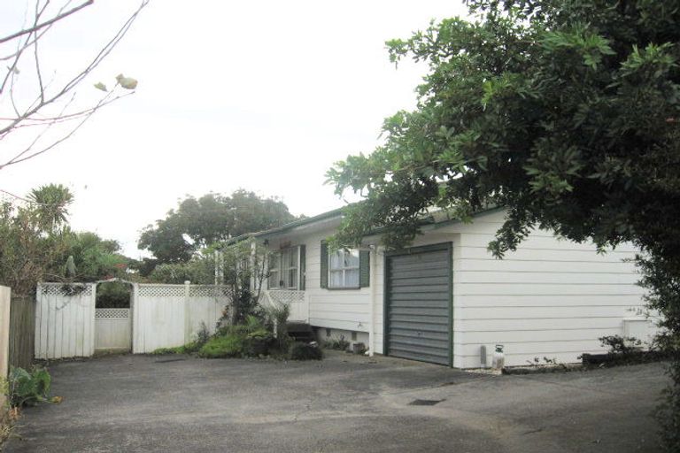 Photo of property in 1/4 Glenshee Place, Highland Park, Auckland, 2010