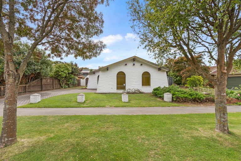 Photo of property in 28 Montclare Avenue, Ilam, Christchurch, 8041