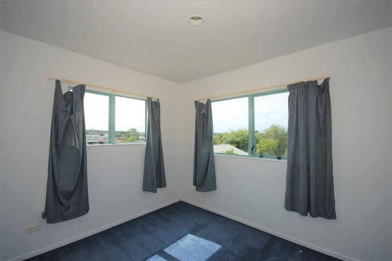 Photo of property in 3b Deuxberry Avenue, Northcote, Auckland, 0627
