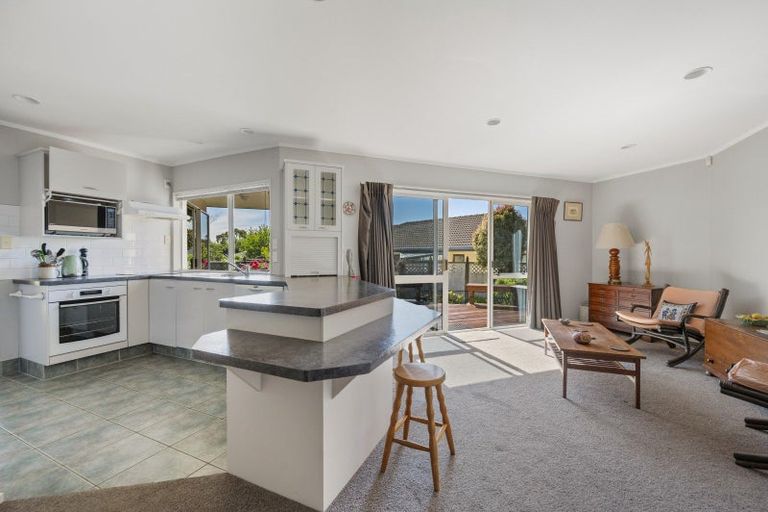 Photo of property in 17 Kingsgate Avenue, Havelock North, 4130