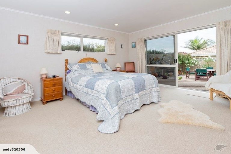 Photo of property in 2/3 Caldbeck Rise, Northpark, Auckland, 2013