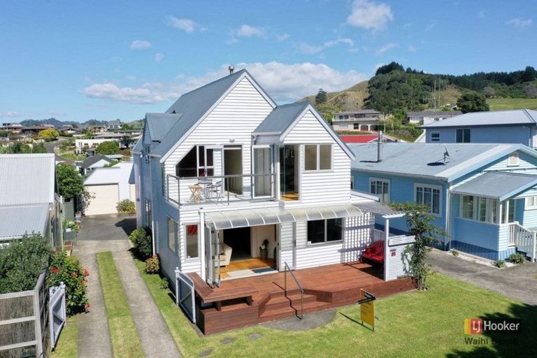 Photo of property in 31 Ocean View Road, Waihi Beach, 3611