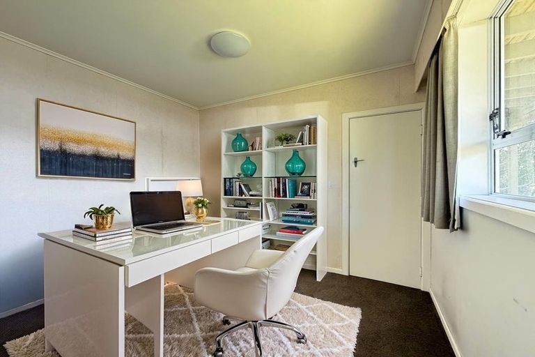 Photo of property in 6 Link Road, Newlands, Wellington, 6037