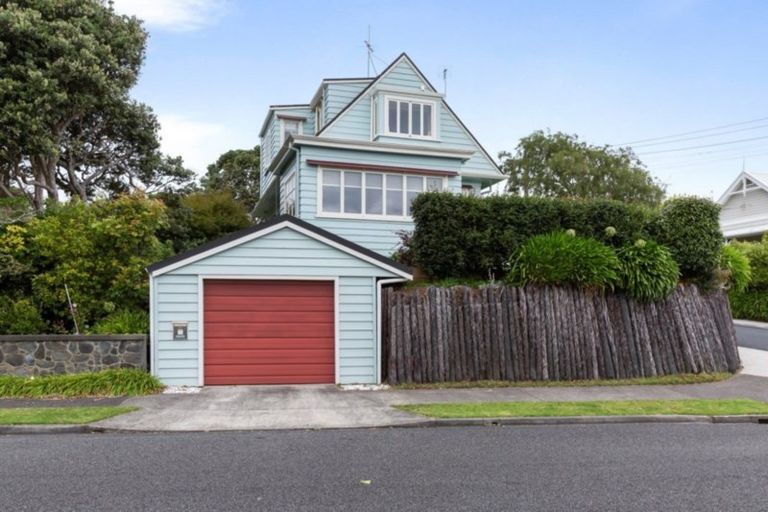 Photo of property in 66 Gilbert Street, New Plymouth, 4310