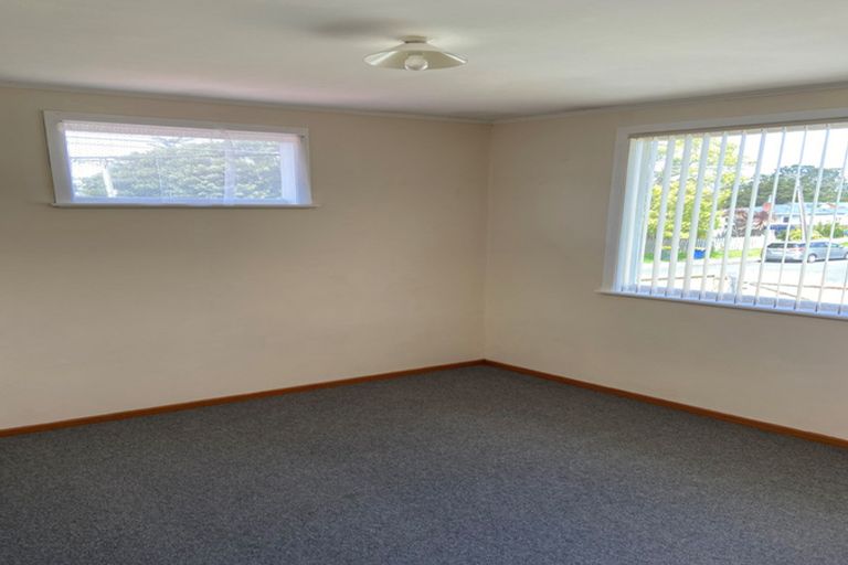 Photo of property in 30 Longburn Road, Henderson, Auckland, 0610
