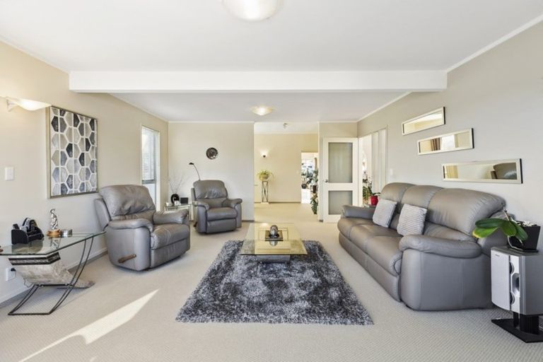 Photo of property in 8 Dornoch Place, Papakowhai, Porirua, 5024