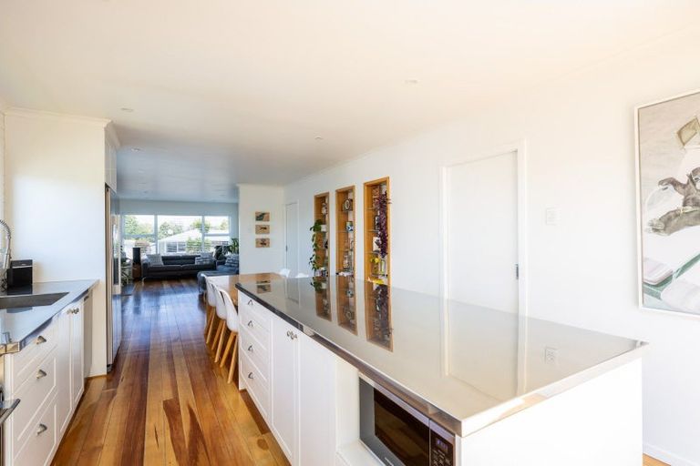 Photo of property in 10 Margaret Place, Merrilands, New Plymouth, 4312
