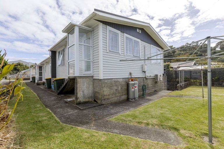 Photo of property in 8 Simons Street, Moturoa, New Plymouth, 4310