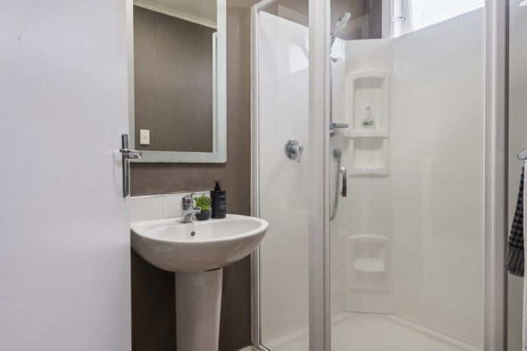 Photo of property in 6 Hughes Avenue, Hokowhitu, Palmerston North, 4410