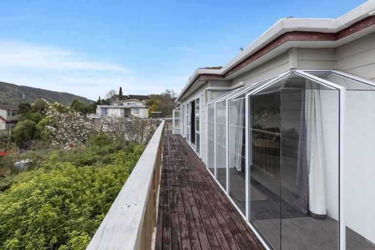 Photo of property in 26 Castle Crescent, Stokes Valley, Lower Hutt, 5019