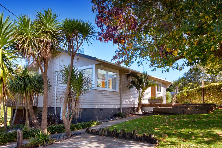 Photo of property in 20 Tauhara Street, Green Bay, Auckland, 0604