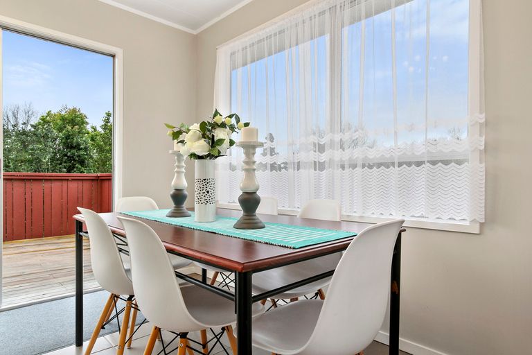 Photo of property in 17 Woodvale Road, Glen Eden, Auckland, 0602