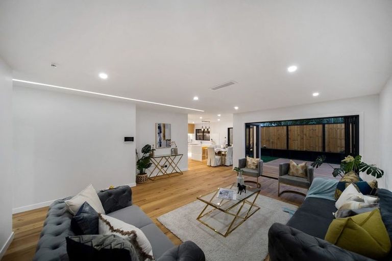 Photo of property in 25 Taipahitini Road, Rosehill, 2113