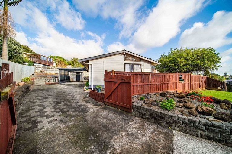 Photo of property in 10 Chrisarda Place, Red Hill, Papakura, 2110