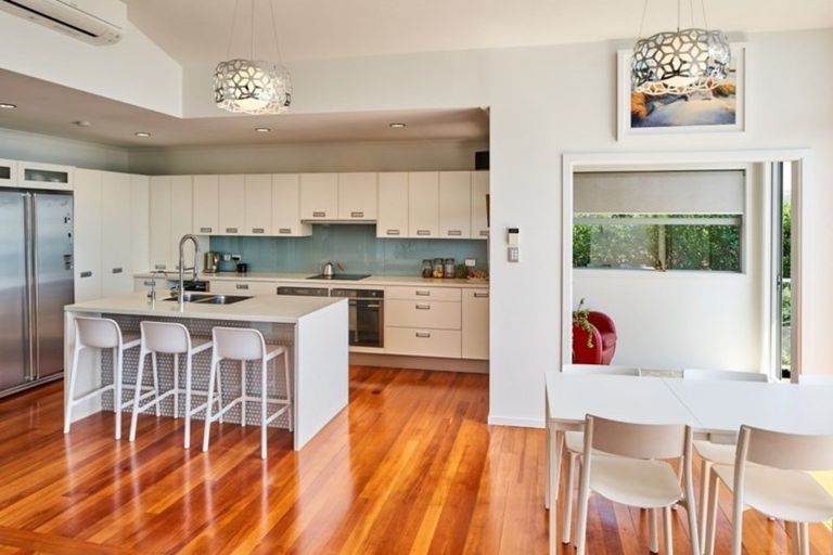 Photo of property in 25 Sunset Parade, Plimmerton, Porirua, 5026