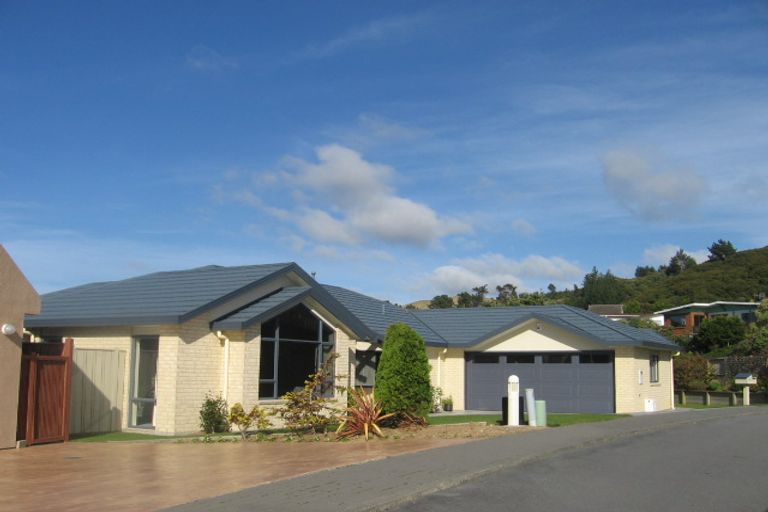 Photo of property in 2 Mariners Way, Whitby, Porirua, 5024
