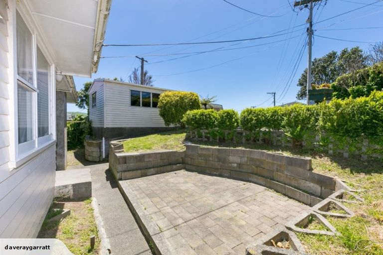 Photo of property in 10 Tania Way, Paparangi, Wellington, 6037