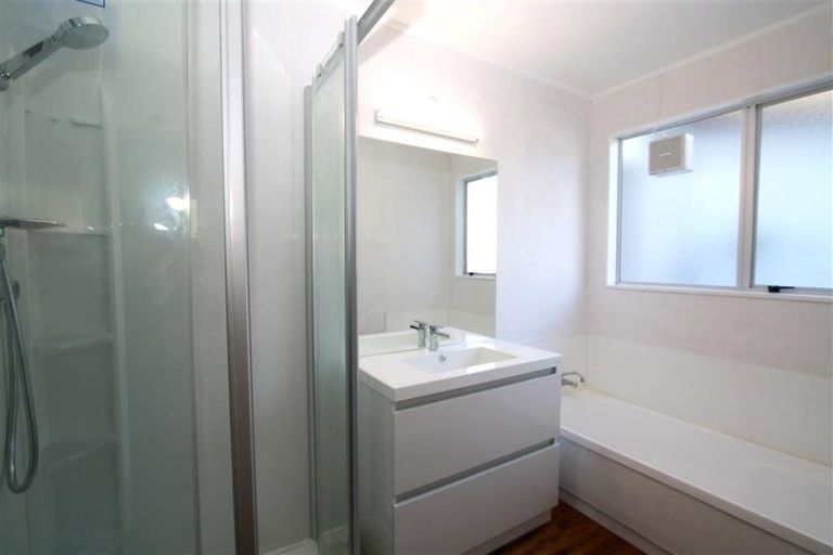 Photo of property in 5 Lombardy Place, Whalers Gate, New Plymouth, 4310