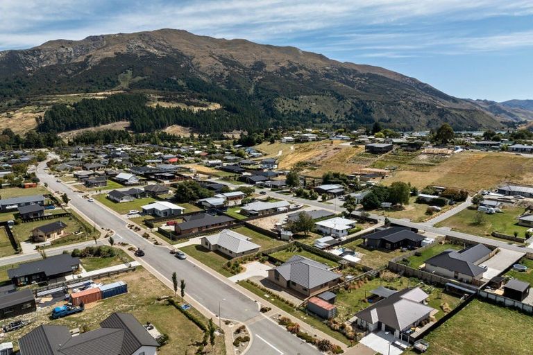 Photo of property in 33 Timsfield Drive, Lake Hawea, Wanaka, 9382