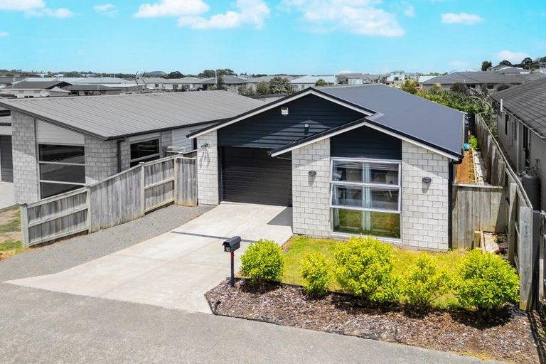 Photo of property in 10 Tomairangi Crescent, Pukekohe, 2120