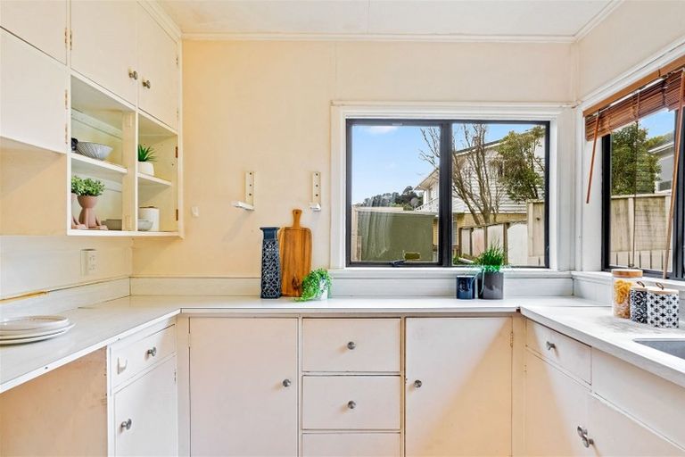 Photo of property in 94 Mana Esplanade, Paremata, Porirua, 5026