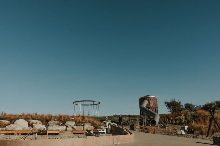 Photo of property in 9 Plough Street, Jacks Point, 9371