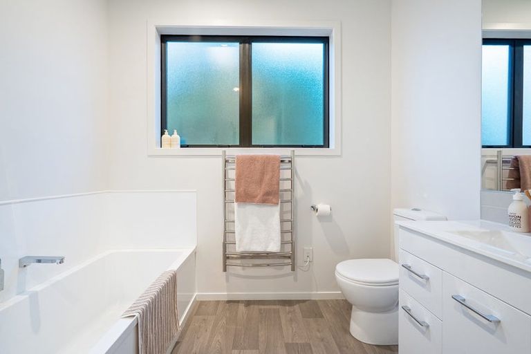 Photo of property in 14 Fordham Street, Beach Haven, Auckland, 0626