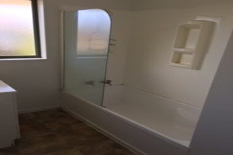 Photo of property in 1/13 Solveig Place, Randwick Park, Auckland, 2105