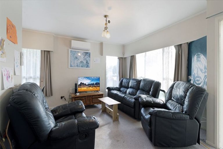 Photo of property in 28 Glynnbrooke Street, Te Atatu South, Auckland, 0610