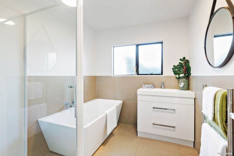 Photo of property in 2/106 Seymour Road, Sunnyvale, Auckland, 0612