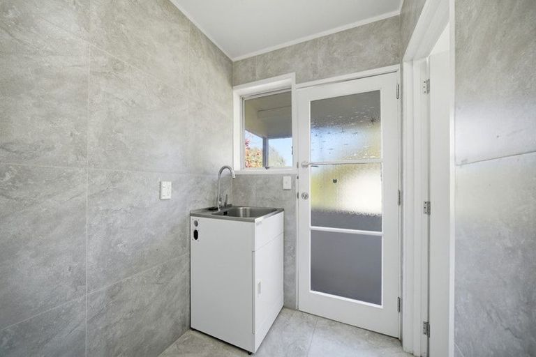 Photo of property in 3/70 Kaurilands Road, Titirangi, Auckland, 0604