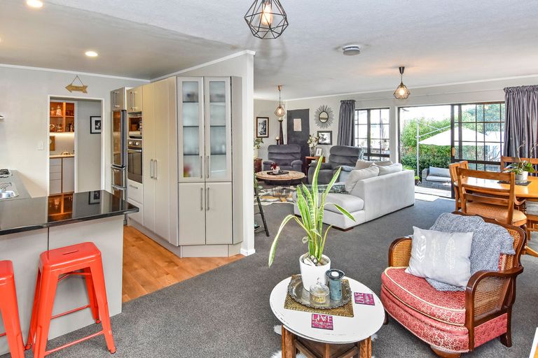 Photo of property in 30 Lorelei Place, Opaheke, Papakura, 2113