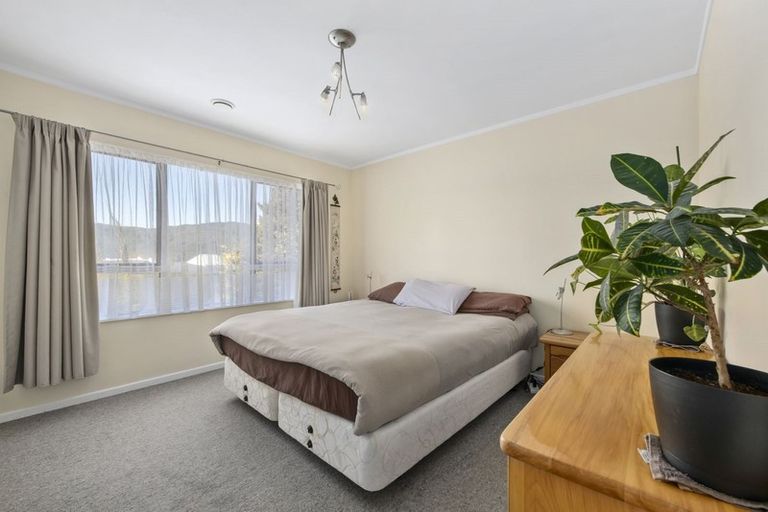 Photo of property in 3 Fenchurch Grove, Stokes Valley, Lower Hutt, 5019