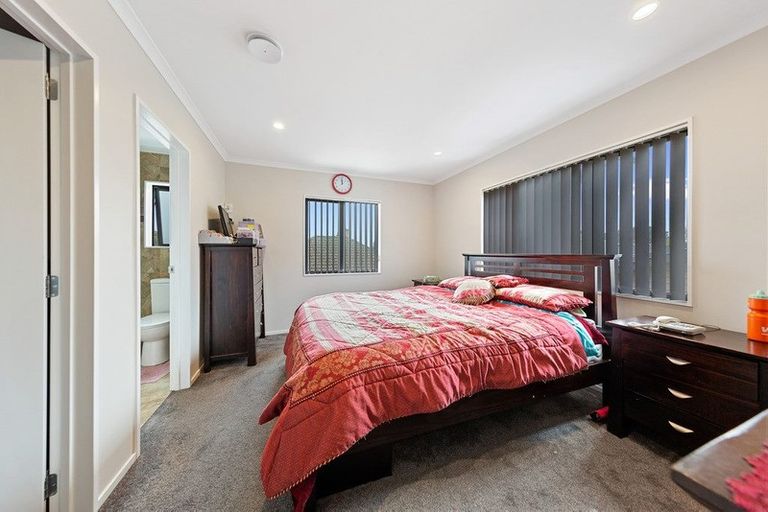 Photo of property in 102 Carruth Road, Papatoetoe, Auckland, 2025