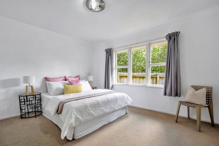 Photo of property in 60 Cobham Crescent, Kelston, Auckland, 0602