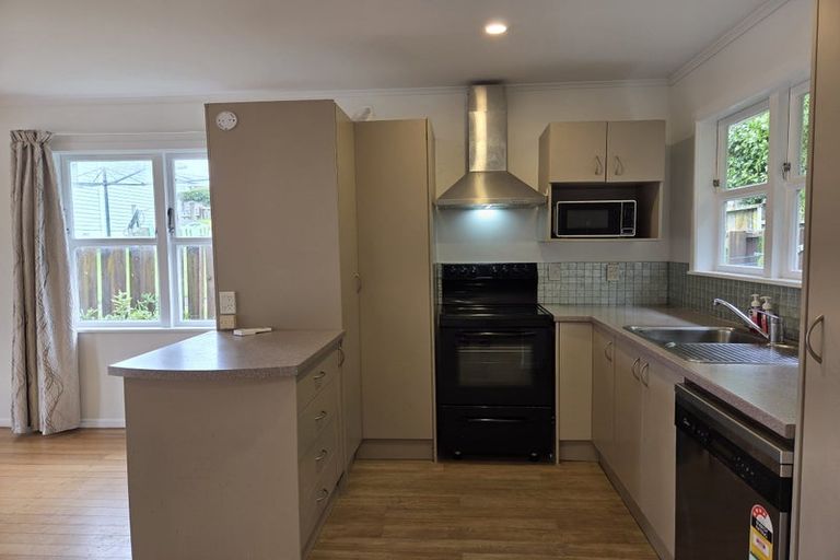 Photo of property in 21 Linwood Avenue, Forrest Hill, Auckland, 0620