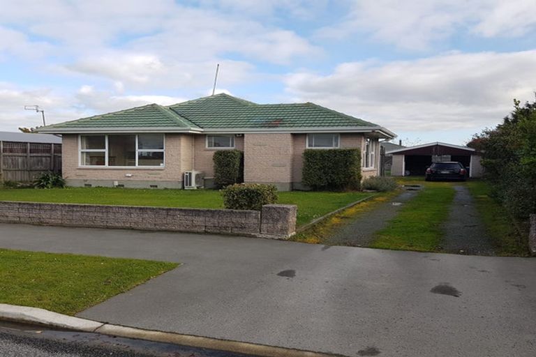 Photo of property in 17 Eglinton Street, Avondale, Christchurch, 8061