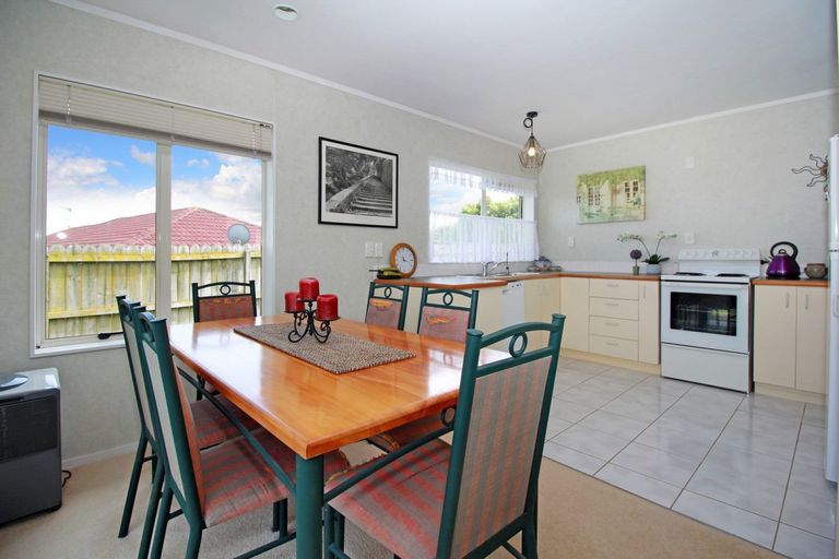 Photo of property in 2/7 Zurich Place, Weymouth, Auckland, 2103