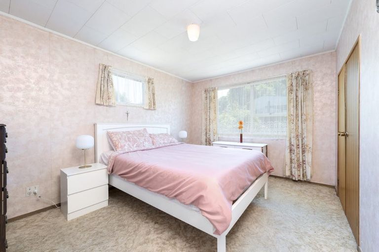 Photo of property in 19 Pankhurst Place, Sunnyvale, Auckland, 0612