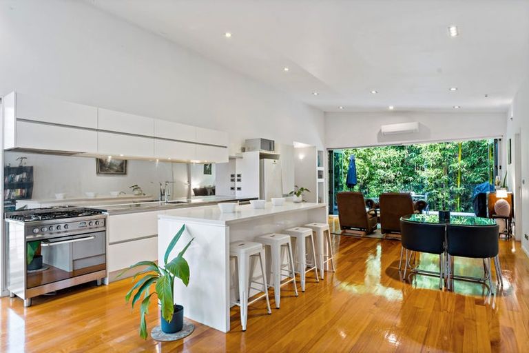 Photo of property in 16c Charmaine Road, Torbay, Auckland, 0630