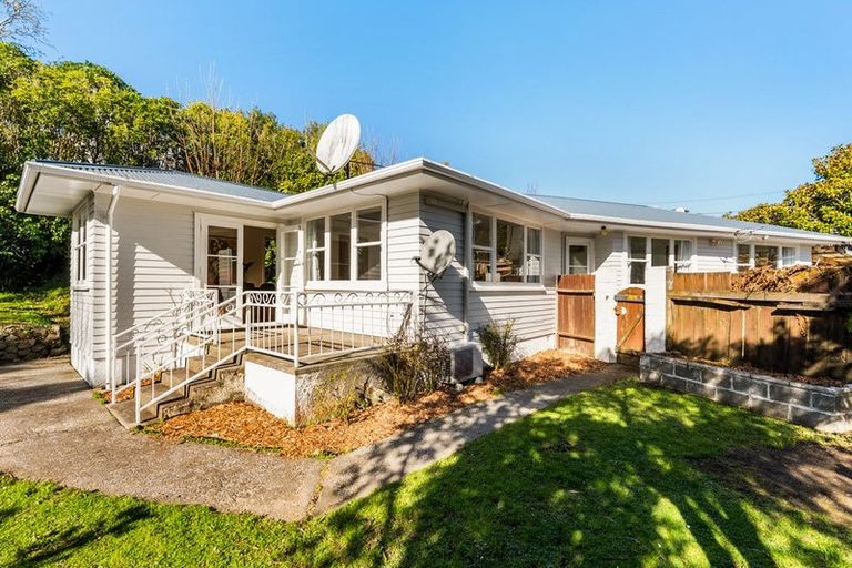 Photo of property in 61 Beazley Avenue, Paparangi, Wellington, 6037