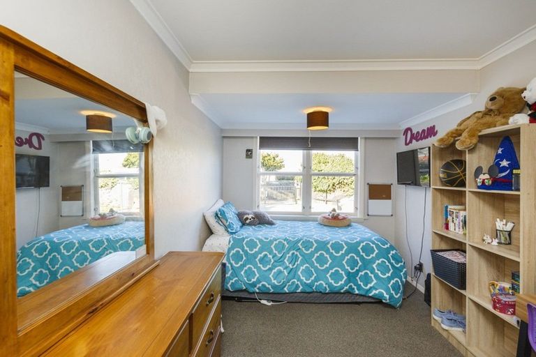 Photo of property in 38 Wikiriwhi Crescent, Awapuni, Palmerston North, 4412