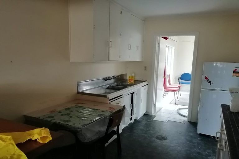 Photo of property in 1/3170 Great North Road, New Lynn, Auckland, 0600