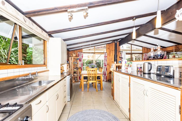 Photo of property in 77 Endcliffe Road, Kaiti, Gisborne, 4010