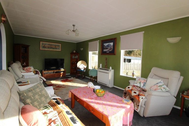 Photo of property in 10 Mccaughan Street, Browns, Winton, 9781