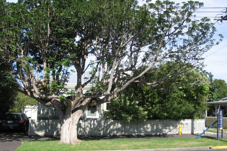 Photo of property in 24 Summer Street, Stanley Point, Auckland, 0624