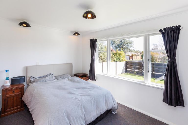 Photo of property in 12 Galway Avenue, Hokowhitu, Palmerston North, 4410