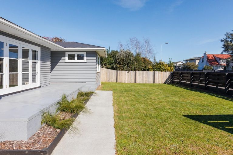 Photo of property in 12 Galway Avenue, Hokowhitu, Palmerston North, 4410